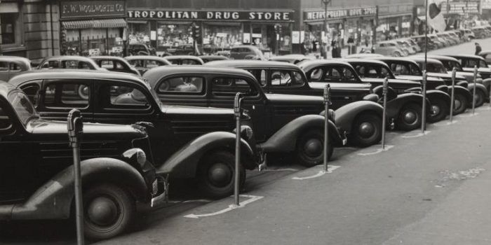 parquímetros colocados a 0,3 metros de distancia