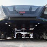 Autobús sobre coches sale de fábrica en China