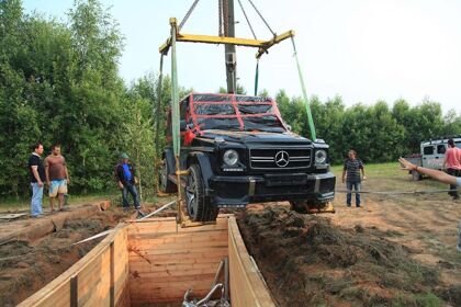 ¿Por qué construyó este tipo un búnker con un Mercedes?