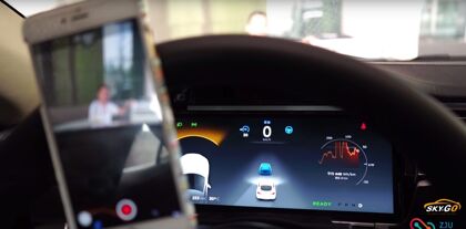 Hackean el piloto automático de Tesla