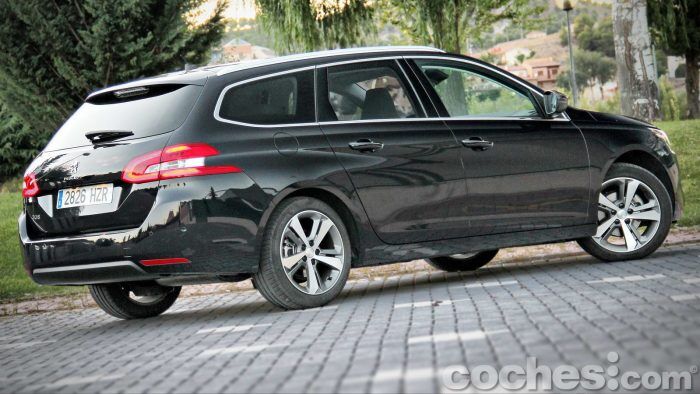 Peugeot_308_SW_1.2_PureTech_002
