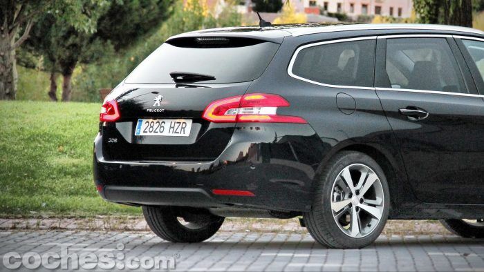 Peugeot_308_SW_1.2_PureTech_007