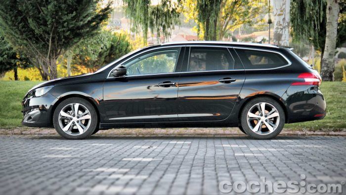 Peugeot_308_SW_1.2_PureTech_009