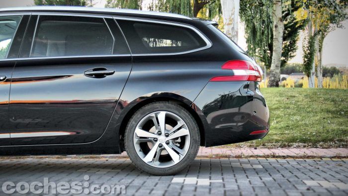 Peugeot_308_SW_1.2_PureTech_011