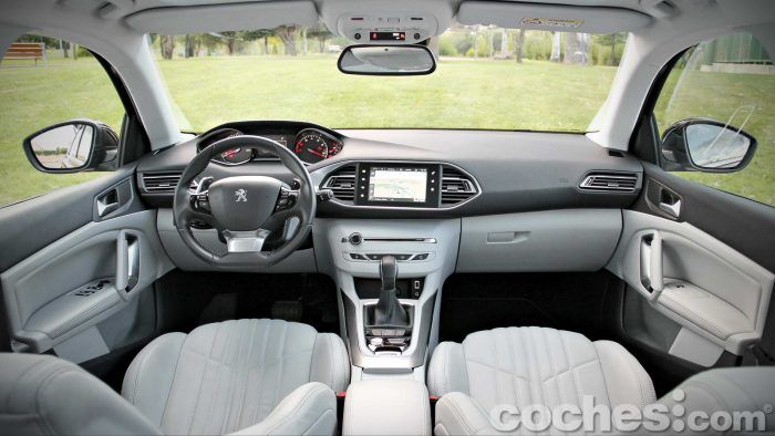 Peugeot_308_SW_1.2_PureTech_013