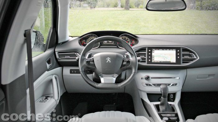 Peugeot_308_SW_1.2_PureTech_017