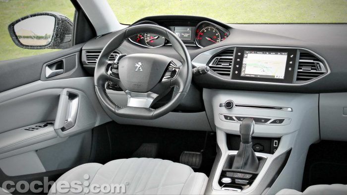 Peugeot_308_SW_1.2_PureTech_023