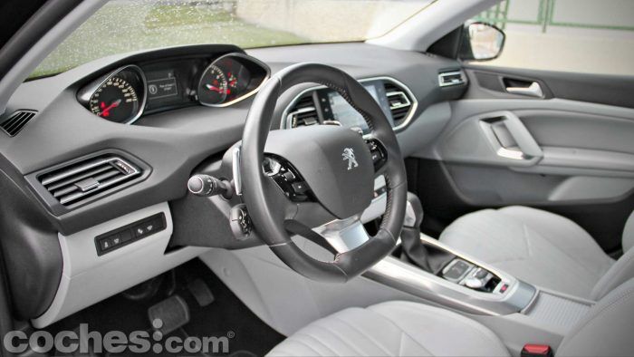 Peugeot_308_SW_1.2_PureTech_025