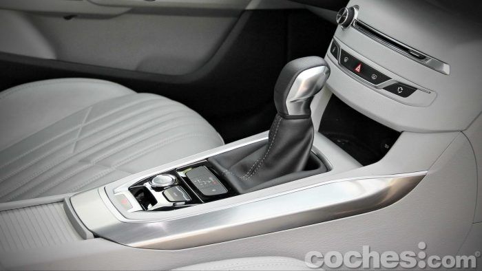 Peugeot_308_SW_1.2_PureTech_028