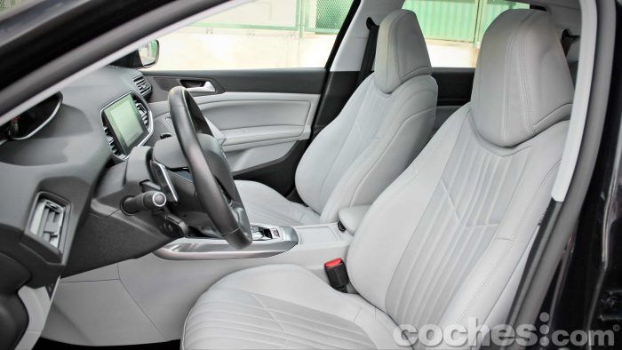 Peugeot_308_SW_1.2_PureTech_042