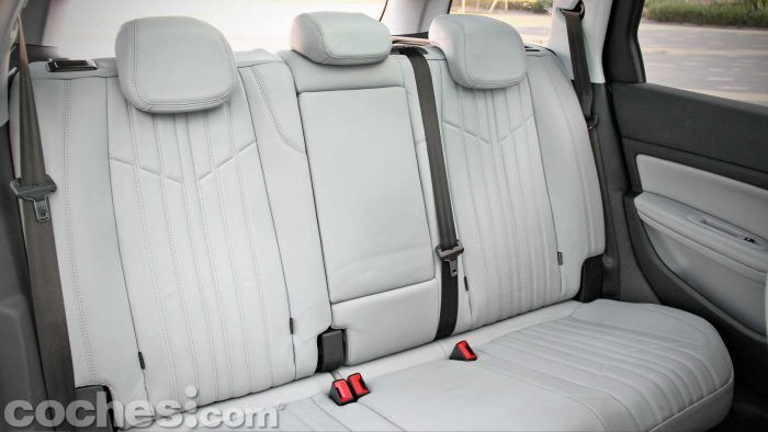 Peugeot_308_SW_1.2_PureTech_044