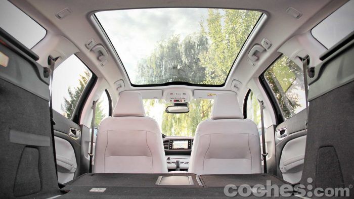 Peugeot_308_SW_1.2_PureTech_045