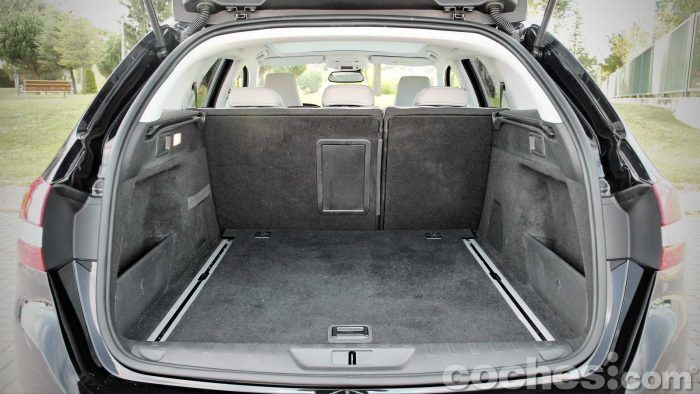 Peugeot_308_SW_1.2_PureTech_046