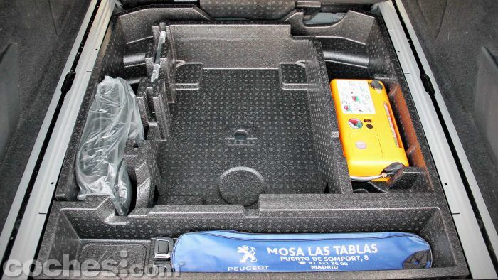 Peugeot_308_SW_1.2_PureTech_051