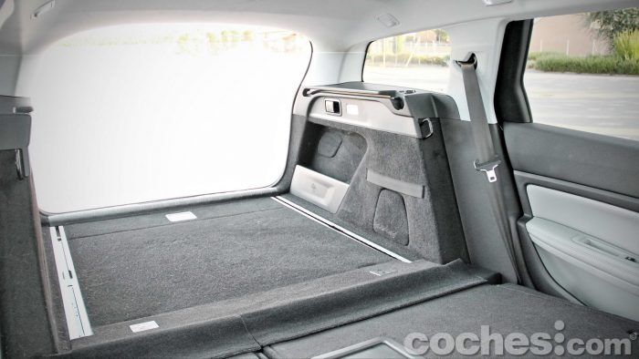 Peugeot_308_SW_1.2_PureTech_053