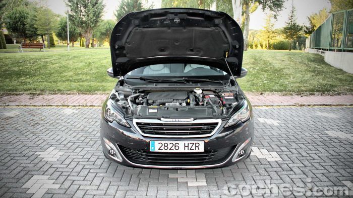 Peugeot_308_SW_1.2_PureTech_054