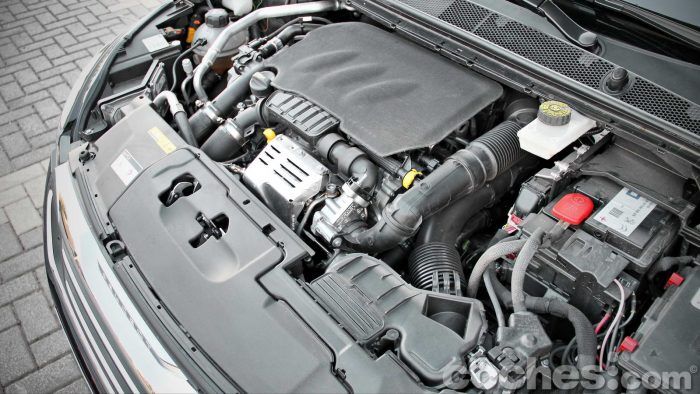 Peugeot_308_SW_1.2_PureTech_056