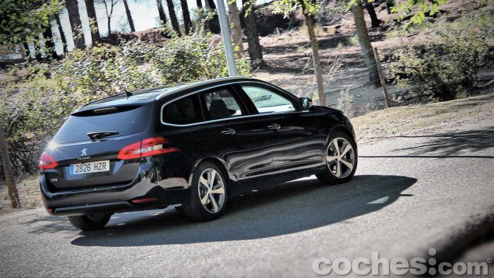 Peugeot_308_SW_1.2_PureTech_062