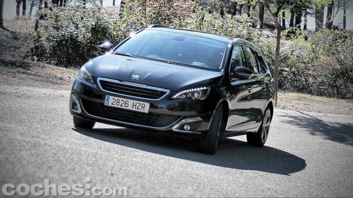 Peugeot_308_SW_1.2_PureTech_063