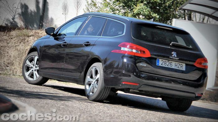 Peugeot_308_SW_1.2_PureTech_065