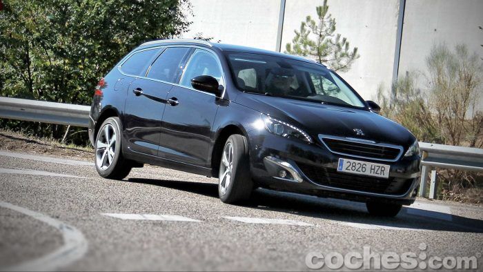 Peugeot_308_SW_1.2_PureTech_067