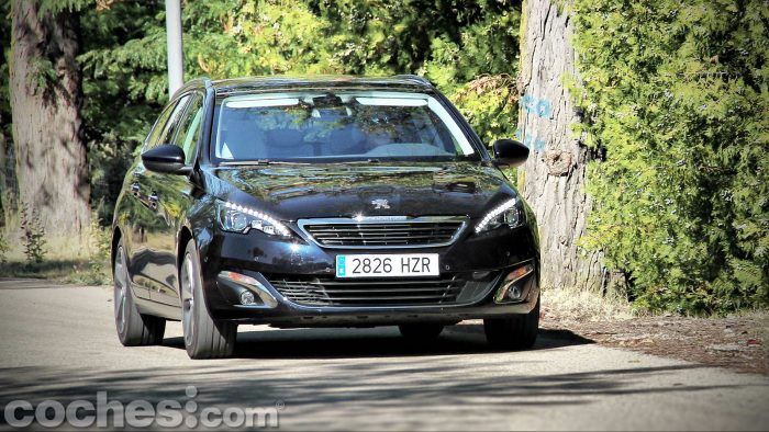 Peugeot_308_SW_1.2_PureTech_068