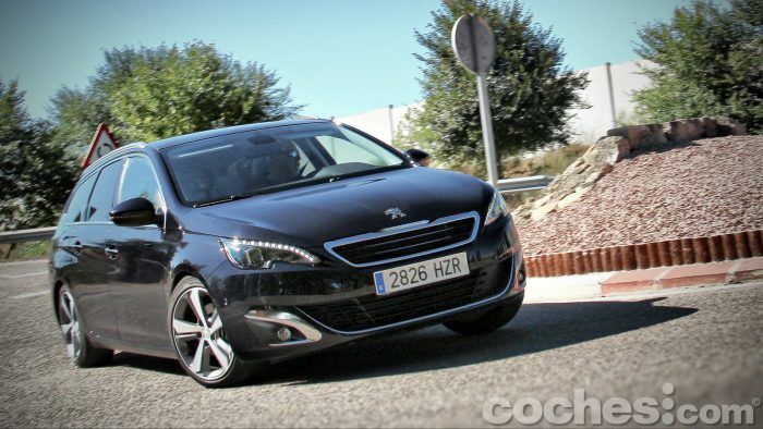 Peugeot_308_SW_1.2_PureTech_069