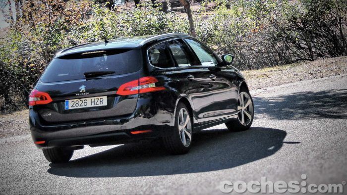 Peugeot_308_SW_1.2_PureTech_070
