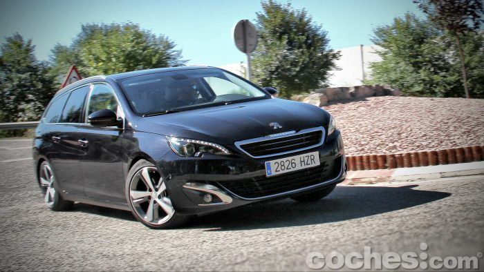 Peugeot_308_SW_1.2_PureTech_072