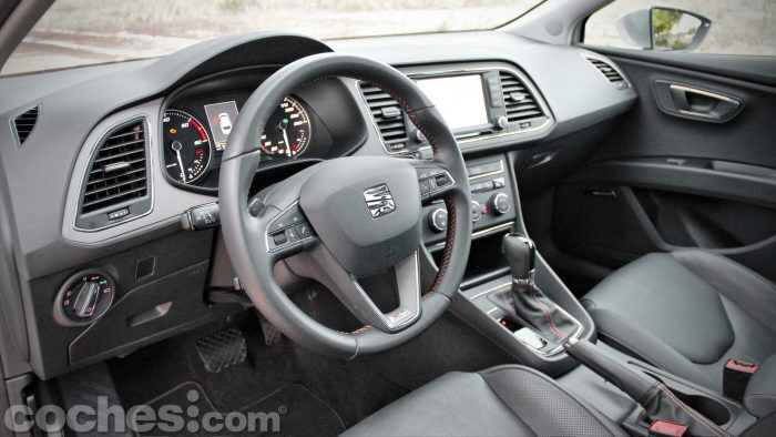 SEAT_León_X-Perience_2.0TDI_4Drive_DSG_037