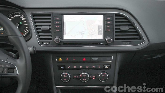 SEAT_León_X-Perience_2.0TDI_4Drive_DSG_044