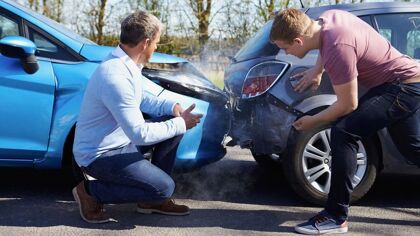 Accidente de coche sin seguro: ¿quién lo paga? ¿Es buena idea?