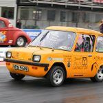 coche eléctrico de color amarillo que ha superado el record de aceleración