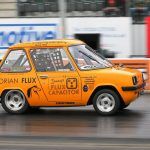 coche eléctrico de color amarillo que ha superado el record de aceleración