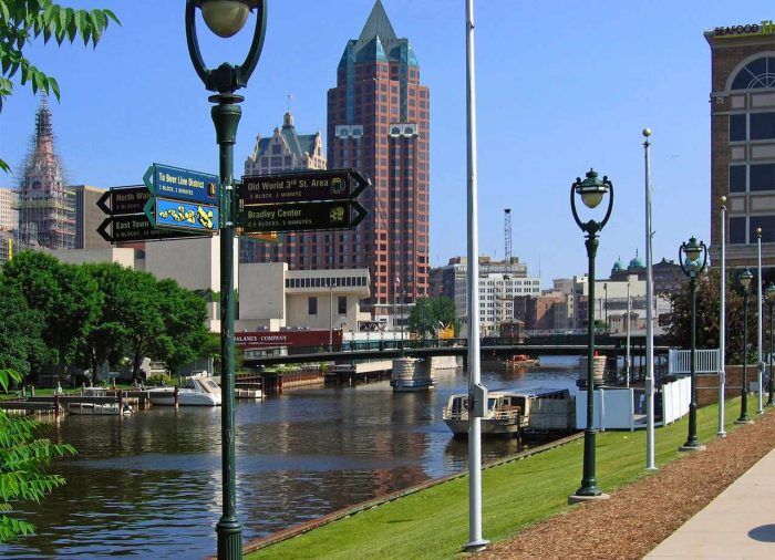 milwaukee river walk