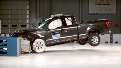 Así son las pruebas de choque de las pick-ups americanas