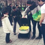 repartidor sobre ruedas