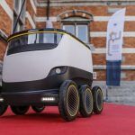 repartidor sobre ruedas