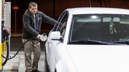 La Agencia Internacional de la Energía avisa de que faltará combustible en Europa este verano