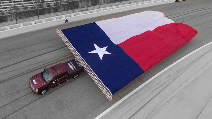 Chevrolet Silverado 2017 bandera Texas gigante 02