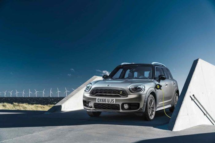 MINI Cooper S E Countryman All4 2017 16 700x467