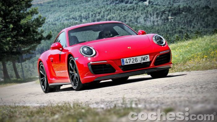 Porsche_911_Carrera_4S_093