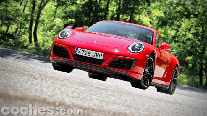 Porsche_911_Carrera_4S_099