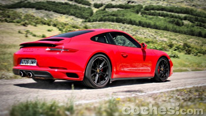 Porsche_911_Carrera_4S_107