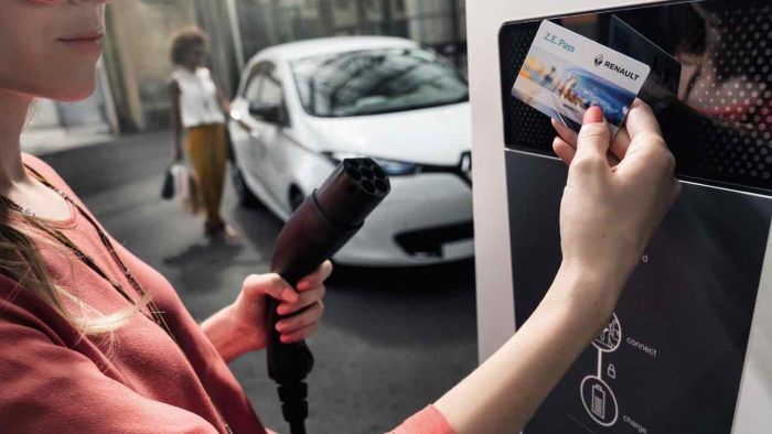 Renault ZOE ZE 40 2016 Recarga 1 E1615465808152 700x394