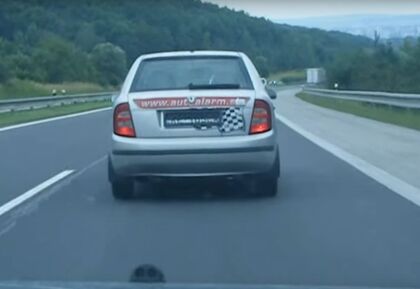 Las placas tapa matrículas que arrasan en Reino Unido