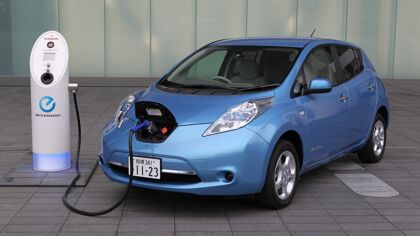 La UE quiere un cargador eléctrico en cada casa