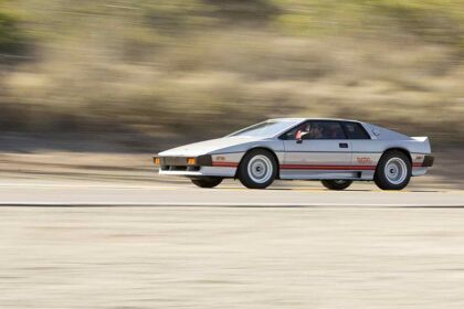 Lamentarás siempre no haber pujado por este Lotus Esprit Turbo