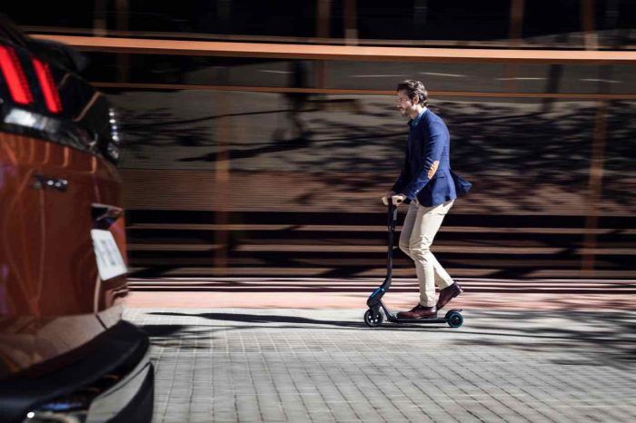 Peugeot E Kick Patinete Electrico 2 700x466