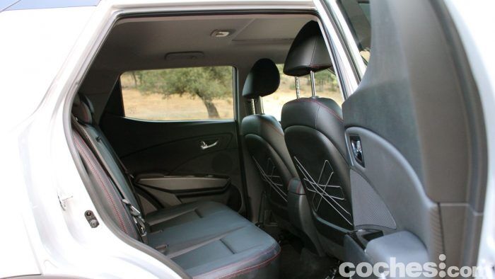ssangyong-xlv-2016-prueba-interior-1